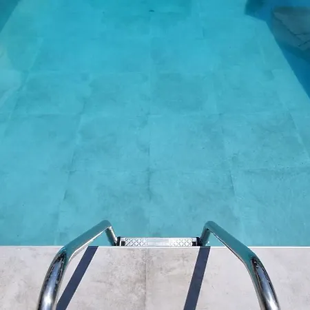 Sea Side With Swimming Pool & Parking דירה קסנדריה